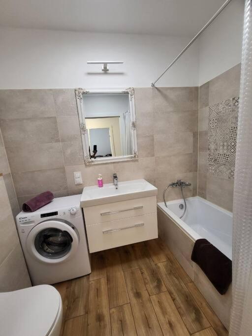Duzy Apartament W Centrum - 3 Pokoje - Garaz Appartement Wrocław Buitenkant foto